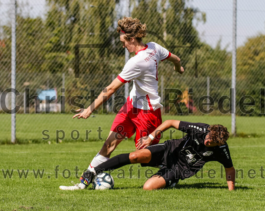 2023-09-17_073_SG_Anzing-Parsdorf_II_gegen_TSV_Zorneding_II | Anzing, Deutschland, 17.09.2023:
Fußball, A-Klasse 2023 / 2024, 5. Spieltag, Endergebnis: 1:1

Felix Tieking (TSV Zorneding, #4), Silvan Schuster ((SG) Anzing-Parsdorf, #20)

Foto: Christian Riedel / fotografie-riedel.net