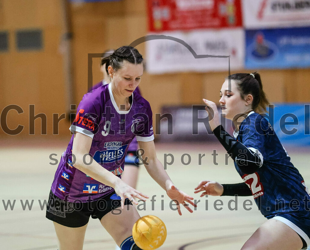 2024-02-03_011_SpVgg_Altenerding_gegen_SpVgg_Erdweg | Erding, Deutschland, 03.02.2024:
Handball, Bezirksoberliga Frauen Altbayern 2023 / 2024, 13. Spieltag, SpVgg Altenerding gegen SpVgg Erdweg, Endergebnis: 25:21

Julia Kranich (SpVgg Altenerding, #9), Alina Nefzger (SpVgg Erdweg, #8)

Foto: Christian Riedel / fotografie-riedel.net