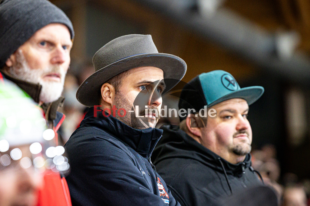 TSV Peißenberg MINERS gegen EV Dingolfing ISAR RATS | Eishockey Bayernliga Herren Vorrunde 2024/25, TSV Peißenberg MINERS gegen EV Dingolfing ISAR RATS, 20241215,Armin Dallmayr (MINERS Trainer),2024-12-15 in Peißenberg (Eisstadion Peißenberg)Armin Dallmayr (MINERS Trainer)Copyright: WolfgangxLindner foto-lindner.de