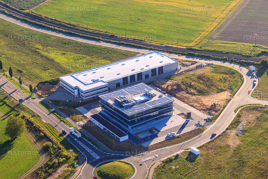 Luftbild: Neubau der ITK Engineering GmbH in Rülzheim im Bundesland Rheinland-Pfalz in Deutschland. – Foto: IMG_59627.jpg vom 04.09.2013 durch Werner Riehm/FLY-FOTO.de – Auflösung des Originals: 4752 x 3168 px – ITK Engineering - Ihr Partner für Digital Engineering
