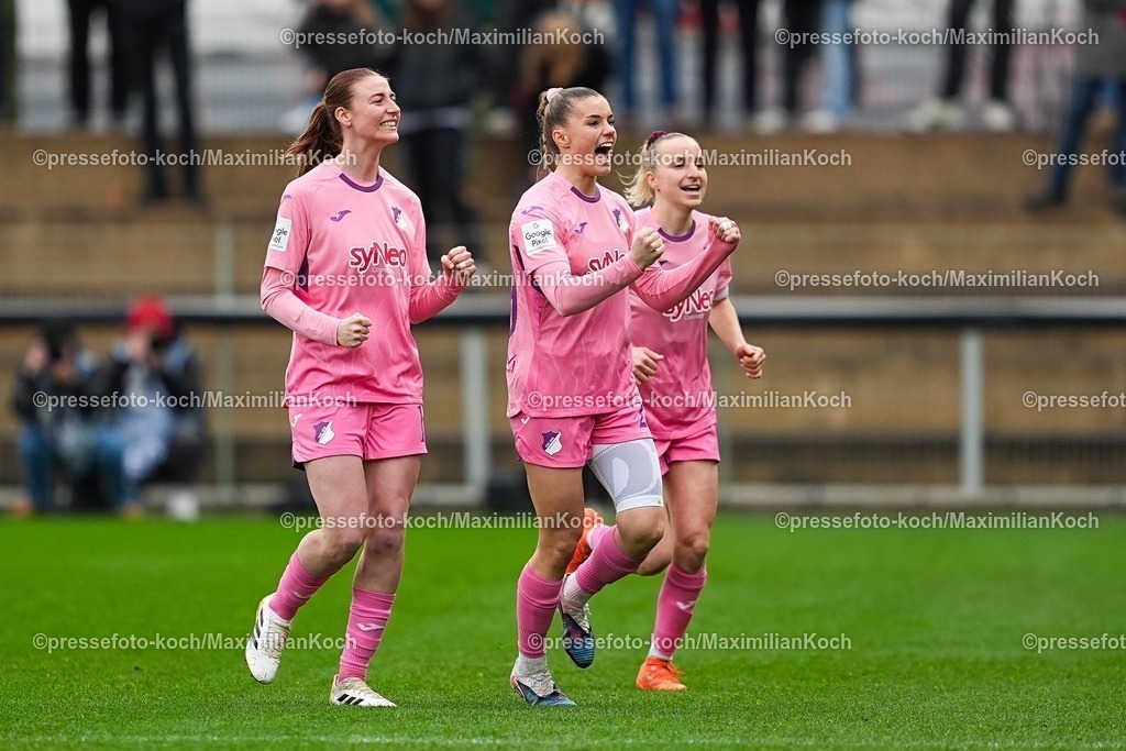 xYDRx22022601006 | 22.02.2026, xydrx, Frauen Fußball, 1.Fußball Bundesliga, Bayer 04 Leverkusen - TSG 1899 Hoffenheim, Saison 2025 2026, Ulrich-Haberland-Stadion: Torjubel nach dem Tor zum 1:0 für die TSG 1899 Hoffenheim durch Torschütze Selina Cerci (TSG 1899 Hoffenheim #29) zusammen mit Jill Vanessa Diehm (TSG 1899 Hoffenheim #6) und Lisa Doorn (TSG 1899 Hoffenheim #14)  DFB regulations prohibit any use of photographs as image sequences and or quasi-video.Photo: xYannisxDreimannxPressefotoKochx