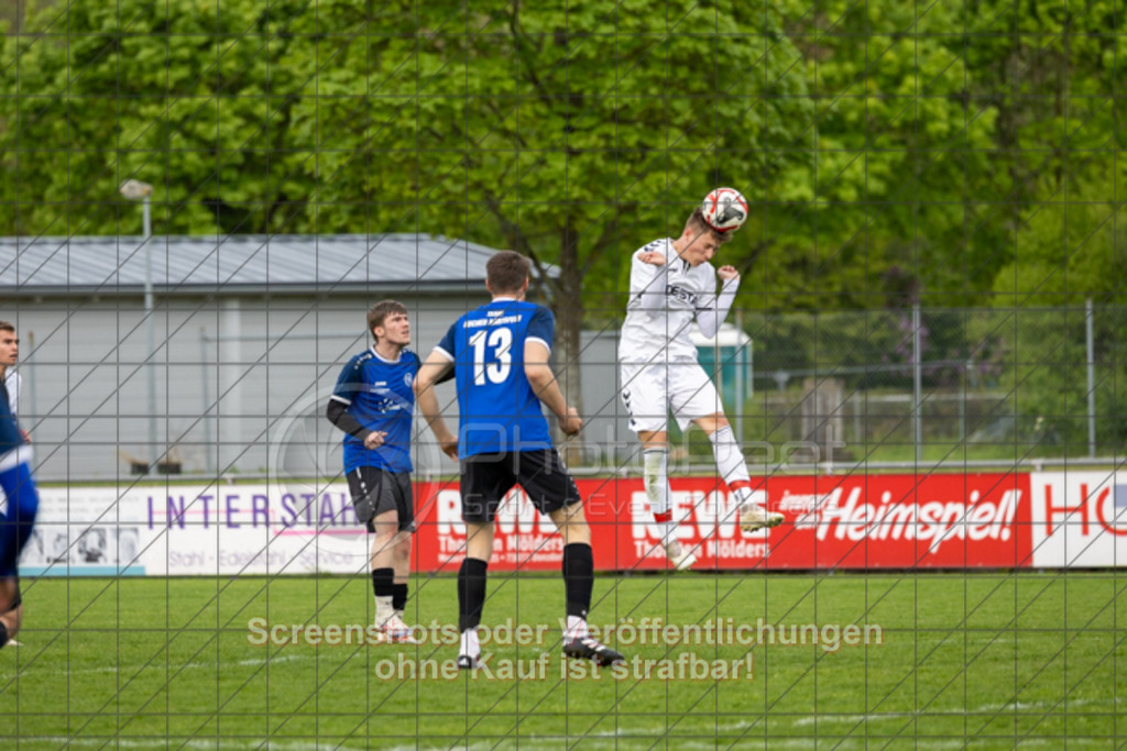 20250426_174106_0651 | #, SGM 1.FC Donzdorf/Reichenbach (weiß) vs. SGM FV 08 Unterkochen (blau), Fussball, A-Junioren Regionenstaffel Mitte 3 - WfV, Saison 2024/2025, Rasenplatz, Lautertal Stadion, Süßener Straße 16, 73072 Donzdorf, 26.04.2025 - 16:00 Uhr,Foto: PhotoPeet-Sportfotografie/Peter Harich