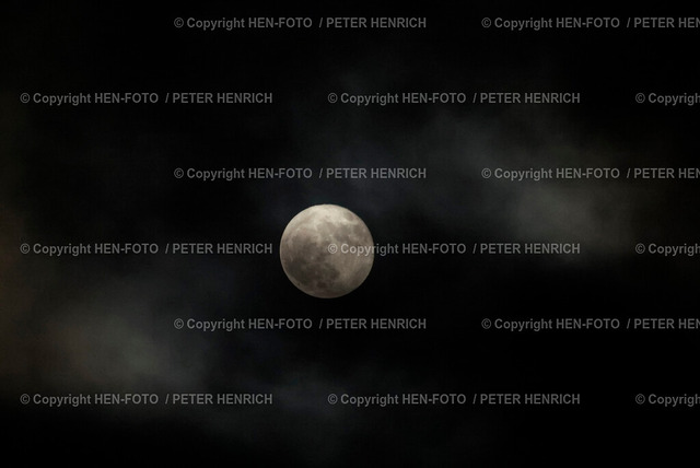 Allgäu Impressionen | 13.04.2025 Vollmond hinter Wolken über dem Hopfensee (Foto: Peter Henrich) - Realisiert mit Pictrs.com