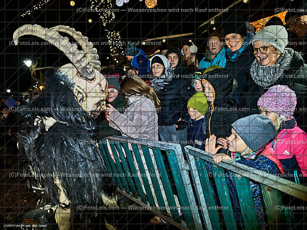 ALP5238_WIESELBURGER ADVENT_Perchtenlauf | (C)FotoLois.com, Alois Spandl, WIESELBURGER ADVENT, Perchtenlauf, So 10. Dez. 2023.