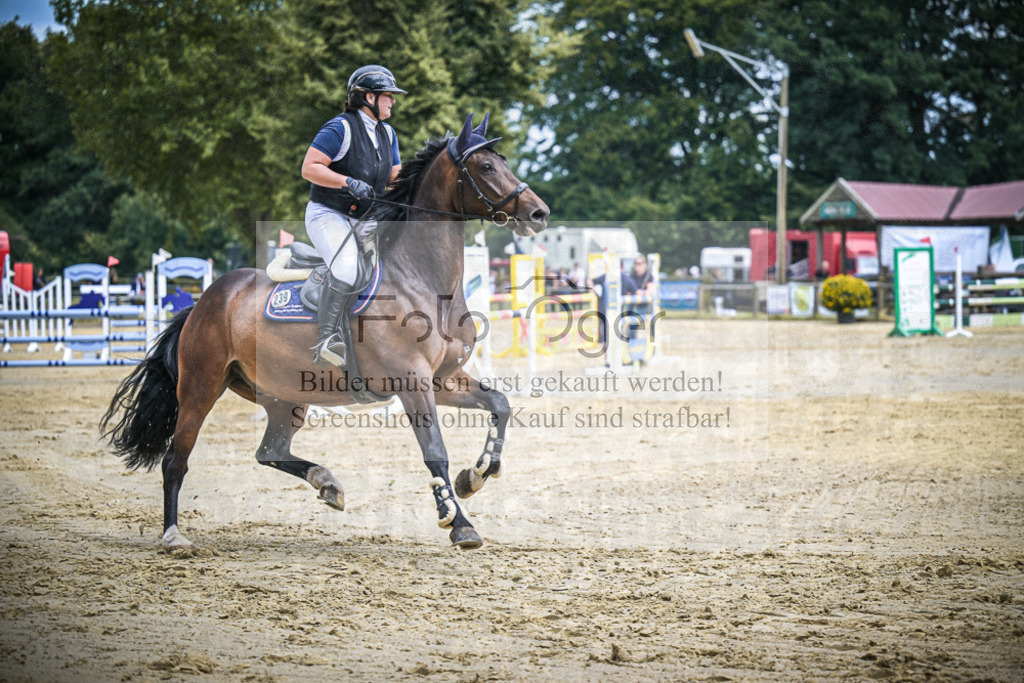 DOS_4501 | Entdecke hochwertige Reitturnierfotos von Foto Oger. Professionell, emotional und authentisch – jetzt Lieblingsmomente im Shop bestellen.Deutschlandweite Turnierfotografie. - Realisiert mit Pictrs.com