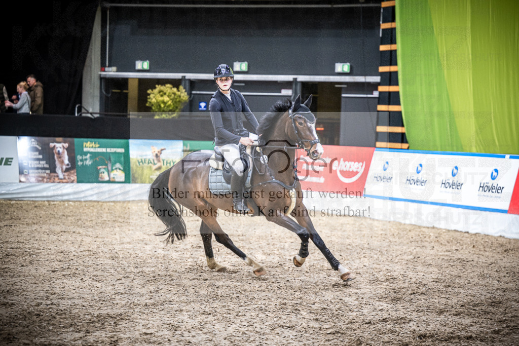 DOS_1137 | Entdecke hochwertige Reitturnierfotos von Foto Oger. Professionell, emotional und authentisch – jetzt Lieblingsmomente im Shop bestellen.Deutschlandweite Turnierfotografie. - Realisiert mit Pictrs.com