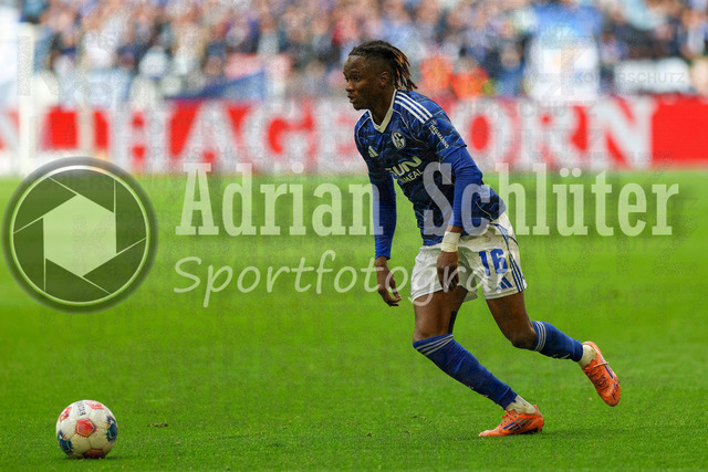 05.04.2026, GER, Fussball, Herren, 2. BL, Saison 2025/2026, FC Schalke 04 - Karlsruher SC | Moussa Ndiaye (S04) in Aktion am Ball, Einzelaktion 