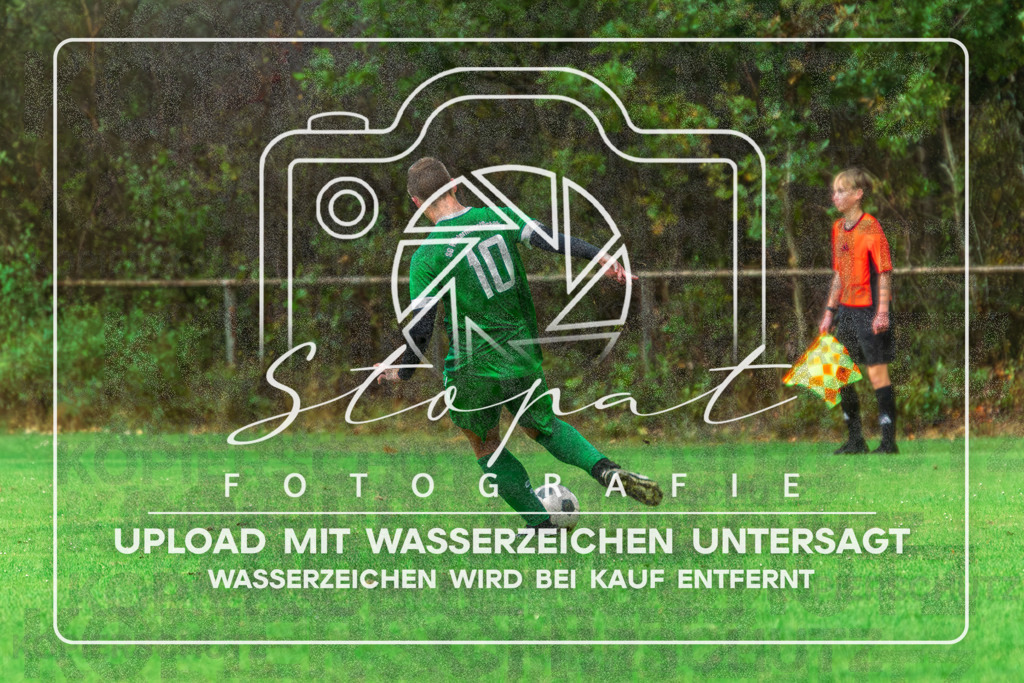 SGWFGFS-1062 | Laurent Von-Fintel (SG Wintermoor/Schuelern #10) beim Herren Kreisliga HK Spiel zwischen SG Schulern/Wintermoor und FG Fulde-Stellichte im Stadion Wintermoor, Schneverdingen (Simon Paul Stopat) - Realisiert mit Pictrs.com