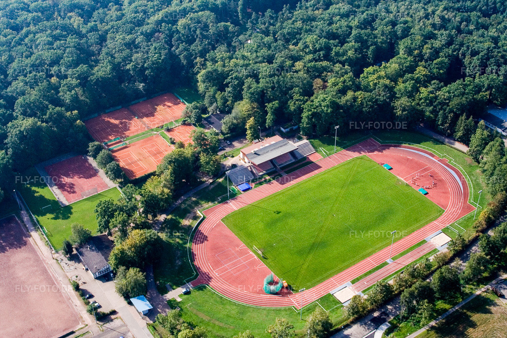 Luftbild: Ensemble der Sportplatzanlagen Bienwaldstadion und Tennisclub in Kandel im Bundesland Rheinland-Pfalz in Deutschland. Foto: IMG_3676.jpg vom 07.09.2006 durch Werner Riehm/FLY-FOTO.de