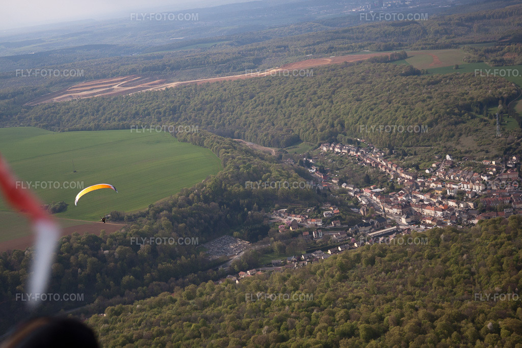Aerial view: Strong thermals towards Luxembourg in Ottange in the state Moselle, France.Photo: IMG_39715.jpg taken on 04/16/2011 by Werner Riehm/FLY-FOTO.comResolution of the original: 4752 x 3168 px