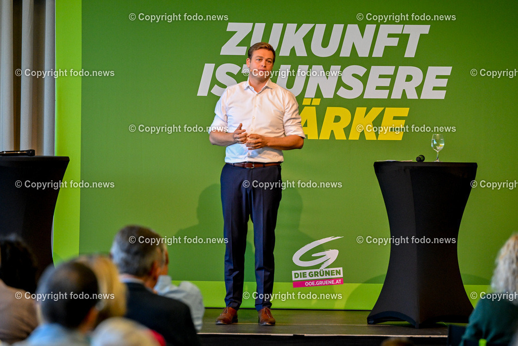 Landesversammlung der Gruenen Ooe 2023_ Zukunft ist unsere Staerke_ 21.10.2023-70 | 21.10.2023, Lentos Linz, AUT, Landesversammlung der Gruenen Ooe 2023, Zukunft ist unsere Staerke, im Bild LR Stefan Kaineder (Die Gruenen)