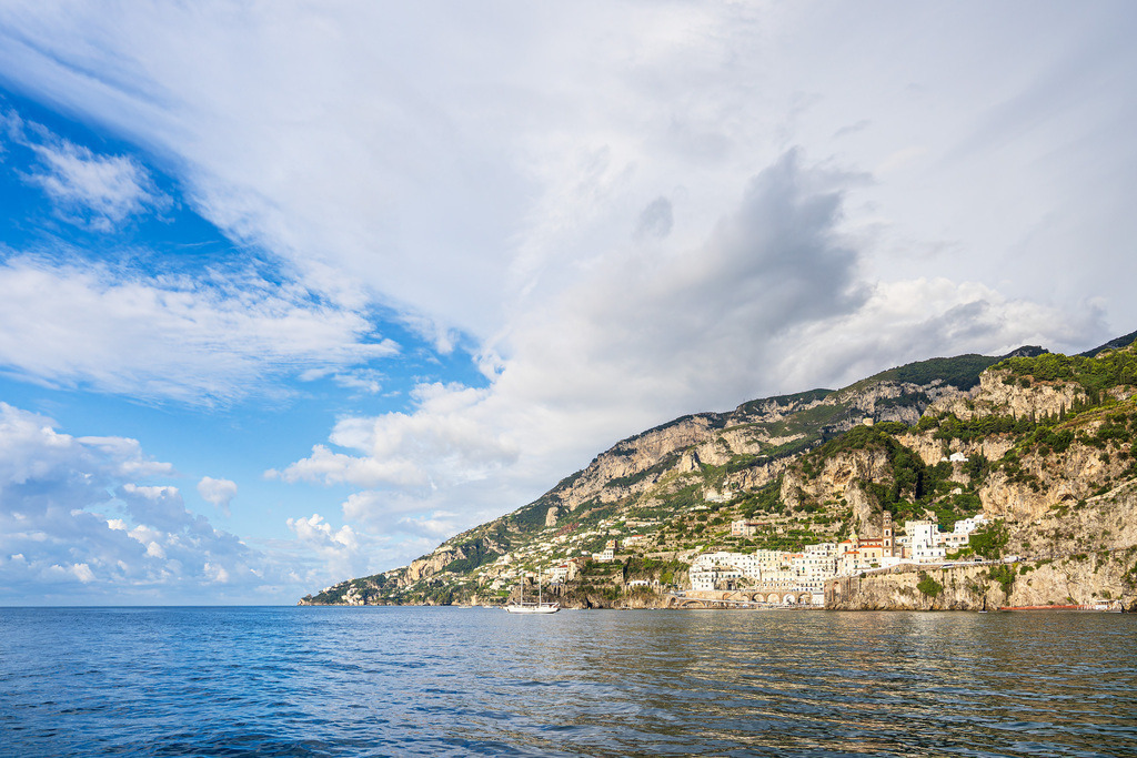 Blick auf Atrani an der Amalfiküste in Italien | Blick auf Atrani an der Amalfiküste in Italien.