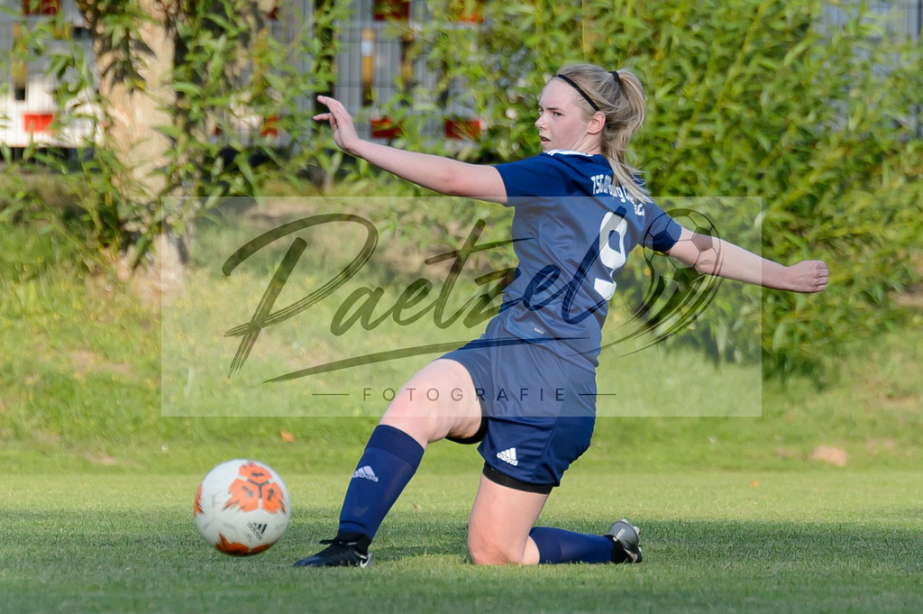 GREBES20210719_001 | Fussball, Frauen:   beim Spiel der 1. Kreisklasse zwischen TSG 07 Burg Gretesch IV und TuS Bad Essen im TSG-Sportpark am 19.07.2021 in Osnabrueck, Deutschland. - Realisiert mit Pictrs.com