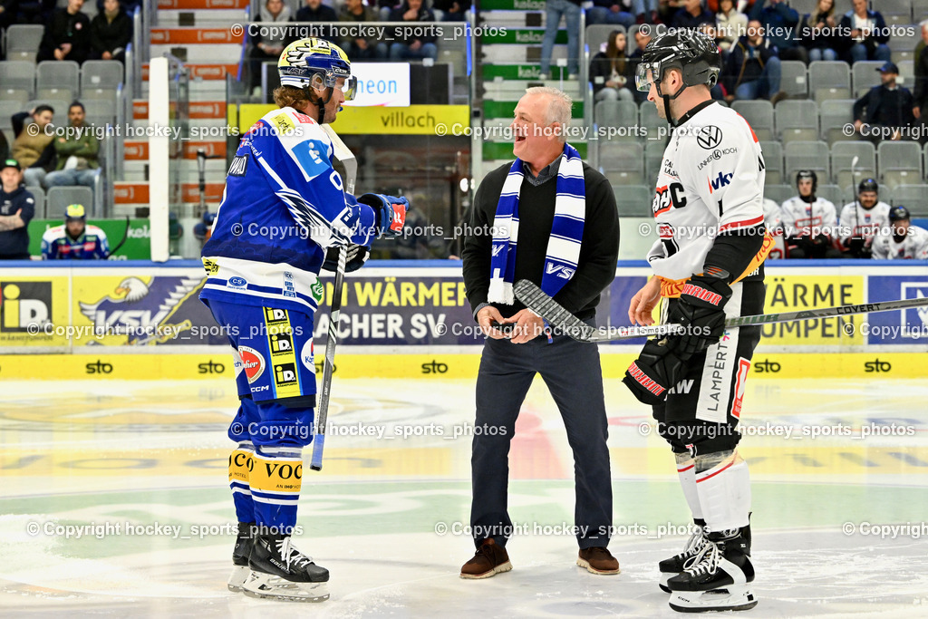 EC IDM Wärmepumpen VSV vs. Pioneers Vorarlberg | #9 Alexander Rauchenwald EC VSV, #71 Kevin Macierzynski Pioneers Vorarlberg, EC VSV Legende Tom Searl, EC IDM Wärmepumpen VSV vs. Pioneers Vorarlberg, EC IDM WÄRMEPUMPEN VSV vs. Pioneers Vorarlberg am 03.10.2025 in Villach (Stadthalle Villach), Austria, (Photo by Bernd Stefan)