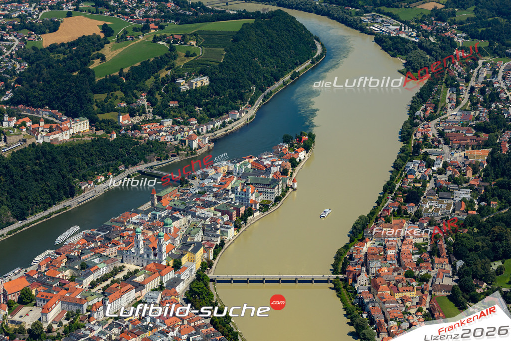 Die Luftaufnahme Dreiftüsseeck - Passau wurde 2022 vom Flugzeug aus (keine Drohne) erstellt. Hohe Auflösung -für große Poster und Wandbilder geeignet - Garantiert!