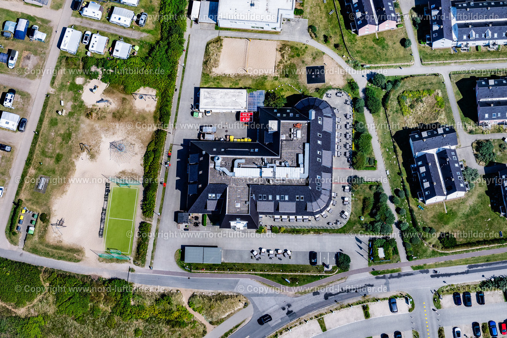 Sylt_Rantum_Tui_Blü_Sylt_Senkrechtaufnahme_ELS_9647130825 | SYLT 13.08.2025 Hotel " Tui Blu " in Rantum auf Sylt im Bundesland Schleswig-Holstein, Deutschland. // Hotel " Tui Blu " in Rantum on Sylt in the federal state of Schleswig-Holstein, Germany. Foto: Martin Elsen