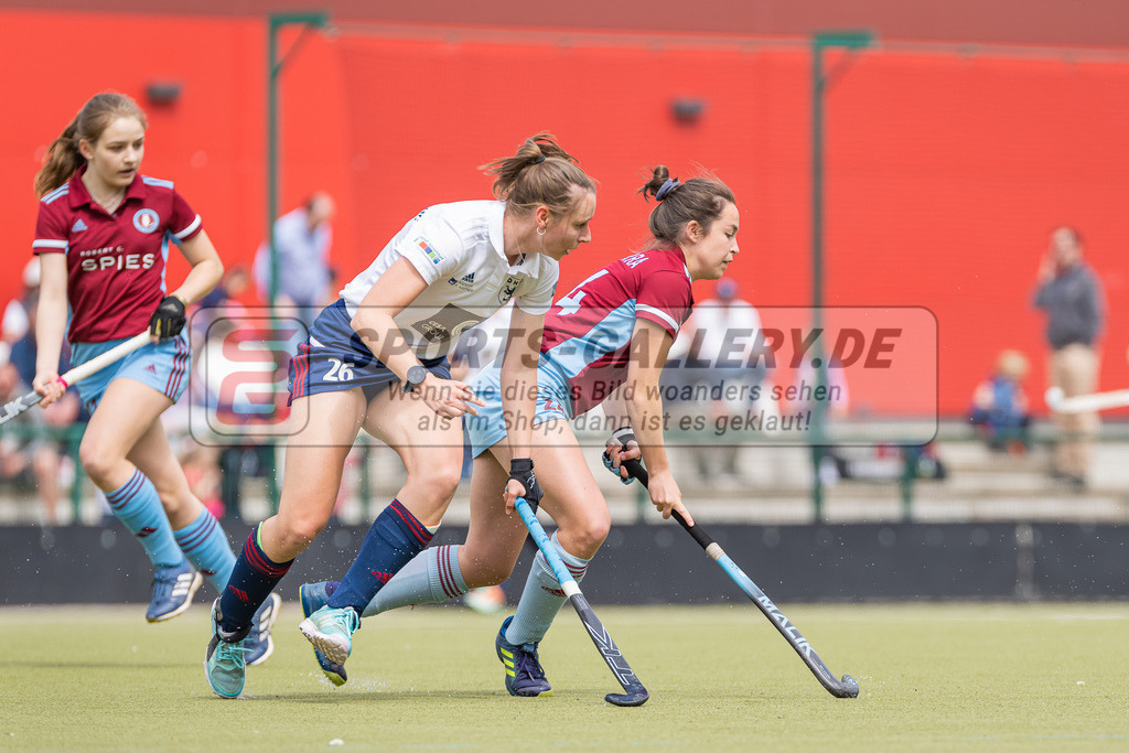 HK_20230520_108293 | 1. Bundesliga Damen Düsseldorfer HC - UHC Hamburg am 20.5.2023 DHC Düsseldorf, Düsseldorf , Marlene Wiewiorra ( UHC Hamburg #24 ) , Elisa Gräve ( Düsseldorfer HC #26 )