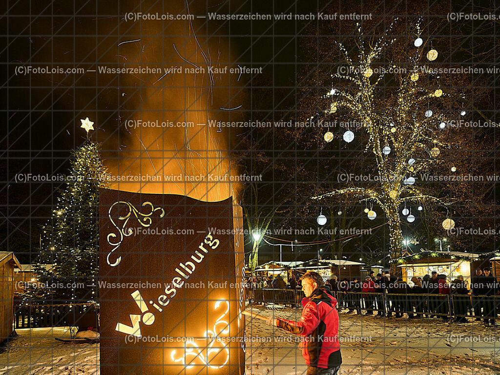 ALP9434_Wieselburger ADVENT_Wintersonnenwendfeuer | (C)FotoLois.com, Alois Spandl, Wieselburger Advent, Wintersonnenwendfeier mit Umzug durch die Stadt, Sonnenwendfeuer und Perchtenlauf mit Show im Schlosspark, Mitwirkung der Partnergemeinde EINBECK, Sa 17. Dezmber 2022.