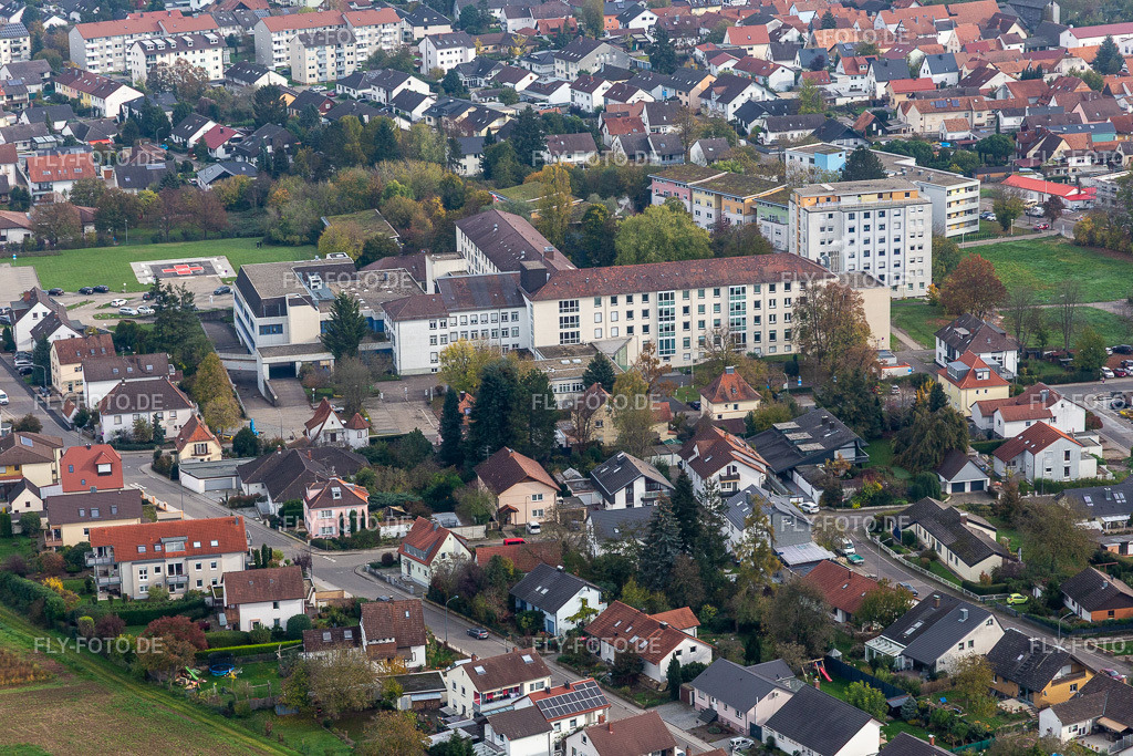 Asklepius Krankenhaus | Luftbild: Asklepius Krankenhaus in Kandel im Bundesland Rheinland-Pfalz in Deutschland. Foto: IMG_135183.jpg vom 06.11.2022 durch ©2025 Werner Riehm fly-foto.de/copyright - Realisiert mit Pictrs.com