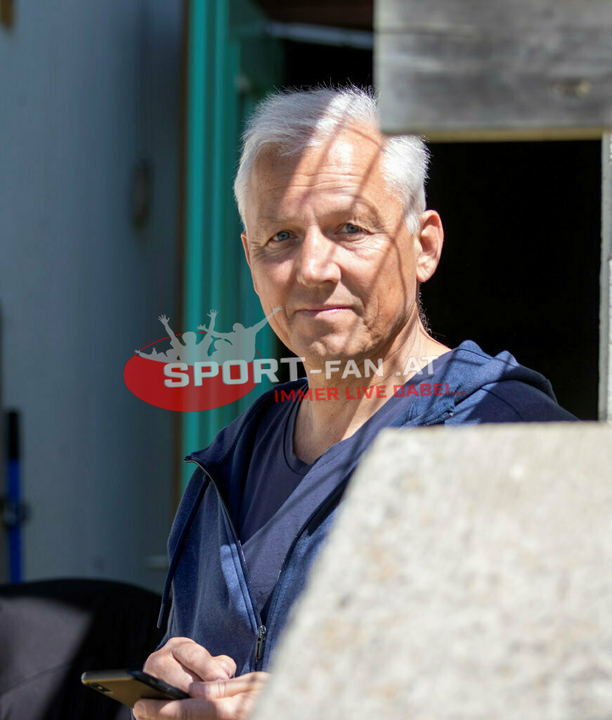 Portugal  U15 -Czech Republic U15 | Walter Hartlieb ; Portugal  U15 -Czech Republic U15 am 29.04.2022 in Arnoldstein
(Sportplatz), AUSTRIA, (Photo by Ernst Krawagner sport-fan.at) - Realisiert mit Pictrs.com