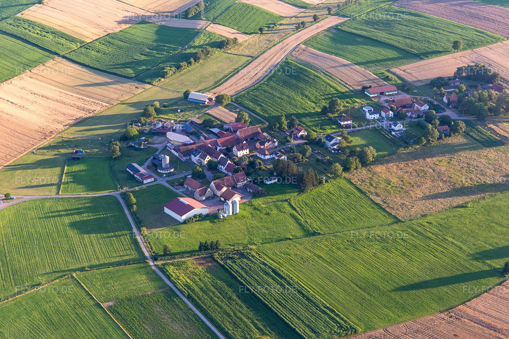 Luftbild: Ortsansicht von Norden im Ortsteil Deutschhof in Kapellen-Drusweiler im Bundesland Rheinland-Pfalz in Deutschland. Foto: IMG_142384.jpg vom 08.07.2024 durch Werner Riehm/FLY-FOTO.de