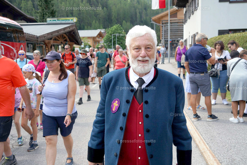 el-news-2023-Juli23-Regimentsschuetzenfest3-Steeg-UMZUG_DORF-DSC07556 | Info aus dem Bezirk Reutte/Ausserfern Tirol sowie eine umfangreiche Bilddatenbank über die gesamte Region: Lechtal, Talkessel Reutte, Tannheimertal, Zwischentoren. Lech, Plansee, Zugspitze, Grenztunnel, B179, Fernpassstraße, Verkehr, Lawinen, Tradition, - Realisiert mit Pictrs.com
