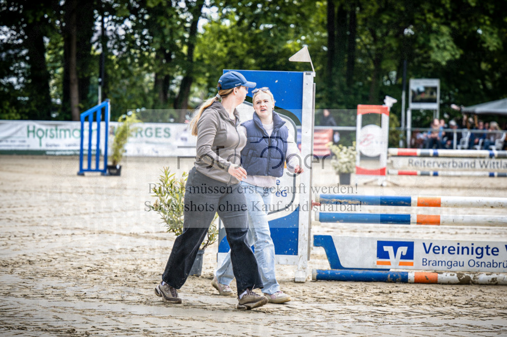 DOS_0022 | Reitturnier Venne - Realisiert mit Pictrs.com