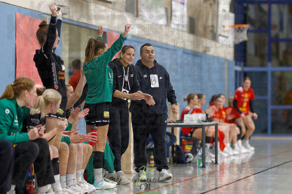 Frauen Regionalliga (HHV); HSG Wettenberg - HSG Twistetal | Frauen Regionalliga (HHV); HSG Wettenberg - HSG Twistetal am 08.11.2025 in Launsbach (Wettenberg) (Halle GS Launsbach (Wettenberg))Photo © 2025 - Jörg Heinrich - Realisiert mit Pictrs.com