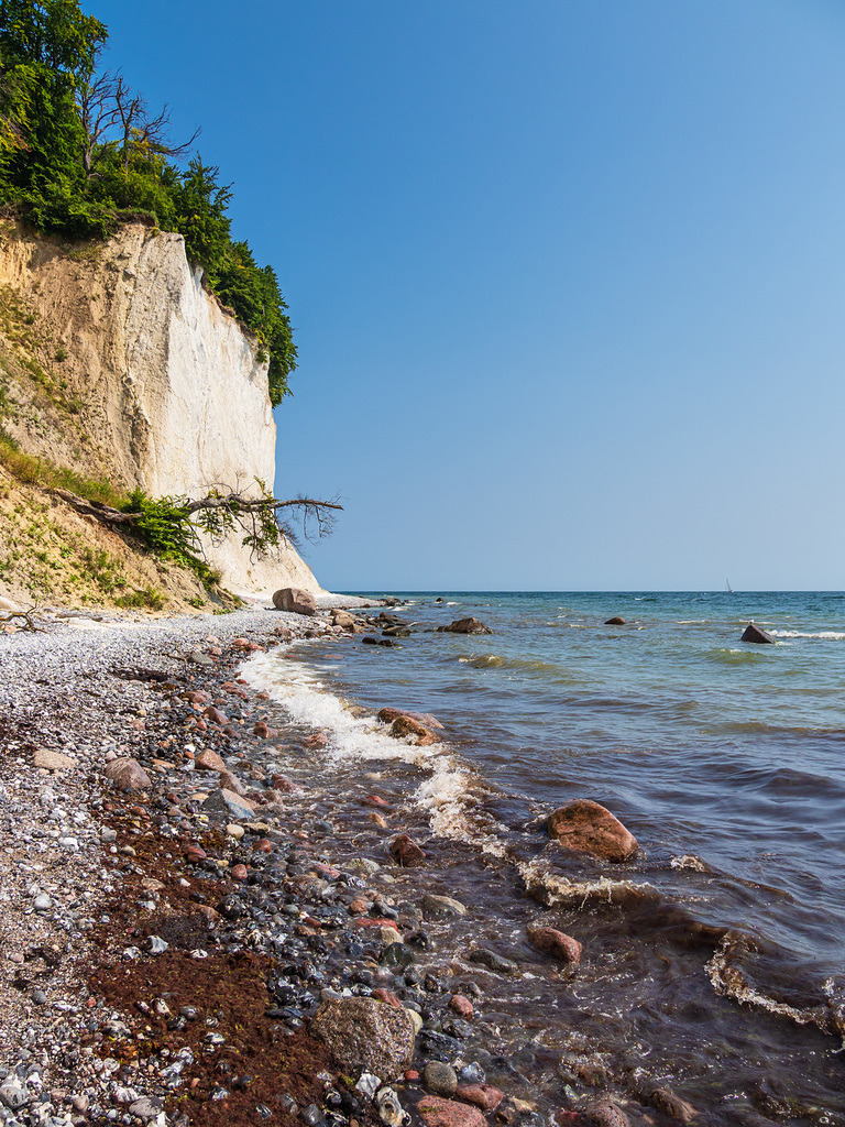 Kreidefelsen an der Küste der Ostsee auf der Insel Rügen | Kreidefelsen an der Küste der Ostsee auf der Insel Rügen.