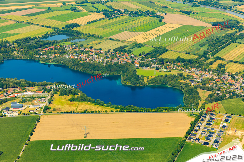 Aktuelles Luftbild von Warstade Hemmoor - Die Luftaufnahme wurde 2022 mittels UL-Flugzeug erstellt ( keine Drohne ) - hochauflösende Kamera-Systeme von  Canon -Beste Qualität - Für grossformatige Ausdrucke geeignet. Die Geschenkidee !