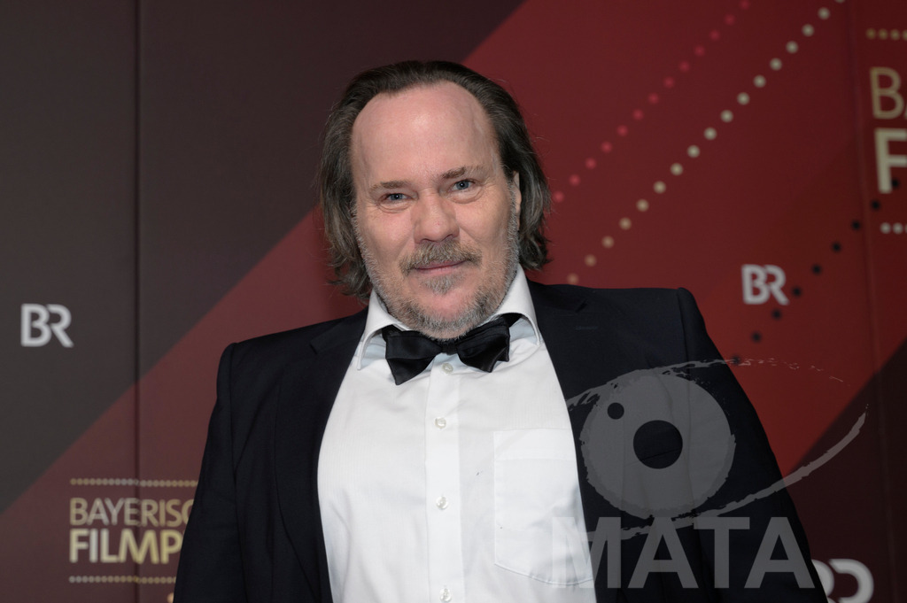 _DWI4618 | Sascha Maaz bei der Verleihung des 47. Bayerischen Filmpreises 2026  im Prinzregententheater. München, Deutschland. Der Bayerische Filmpreis wird seit 1979 von der Bayerischen Staatsregierung verliehen, um die Bedeutung des Kinofilms als Kulturgut herauszustellen - Realisiert mit Pictrs.com