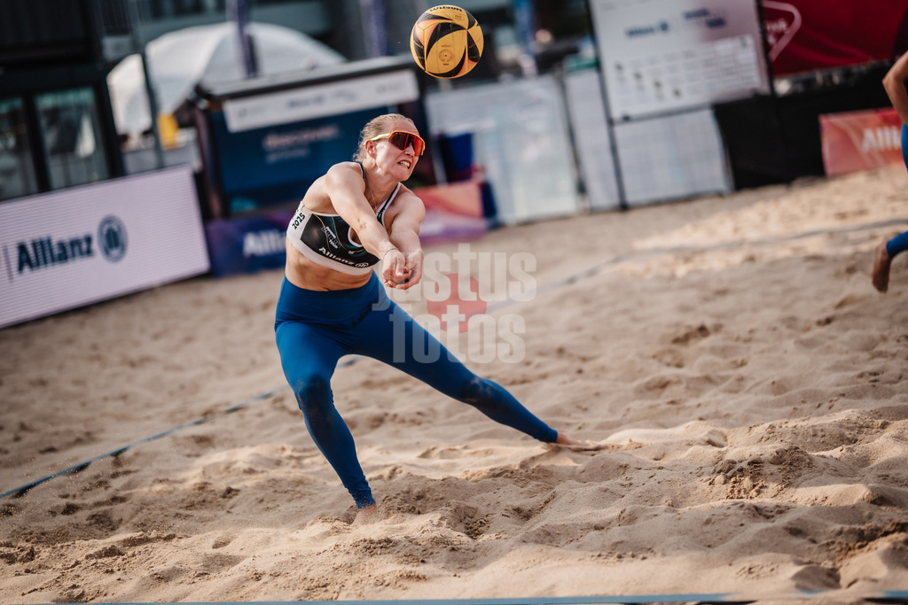 Beachvolleyball | Frauen | Allianz German Beach Tour 2025 | Tourstop Hamburg | 31.05.2025 | Tabea Schwarz nimmt den Ball an