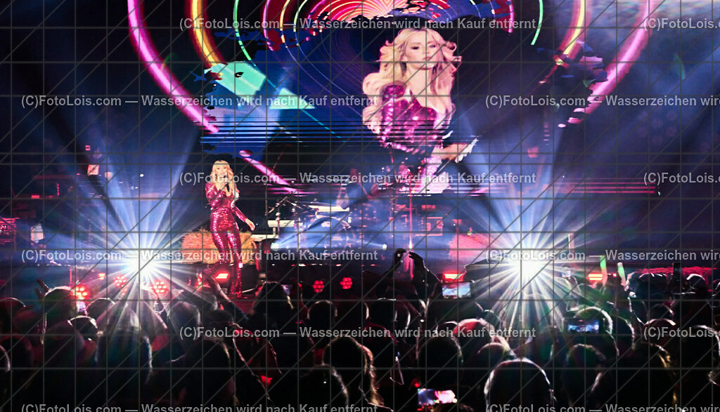 ALP3002_BergBauernTour-Konzert_Naschenweng Melissa | (C)FotoLois.com, Alois Spandl, BergBauernTour 2023 - Melissa Naschenweng, Tourstop in Wieselburg, Konzert im NV-Forum Wieselburg, Sa 8. April 2023.