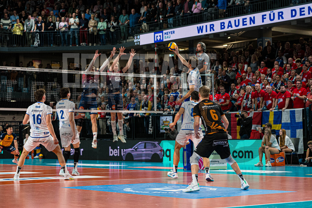 Volleyball I Herren I Saison 2025/2026 I Bundesliga I 5. Spieltag I SVG Lüneburg - VfB Friedrichshafen | CONTRAST ZERØ MEDIA - Realisiert mit Pictrs.com