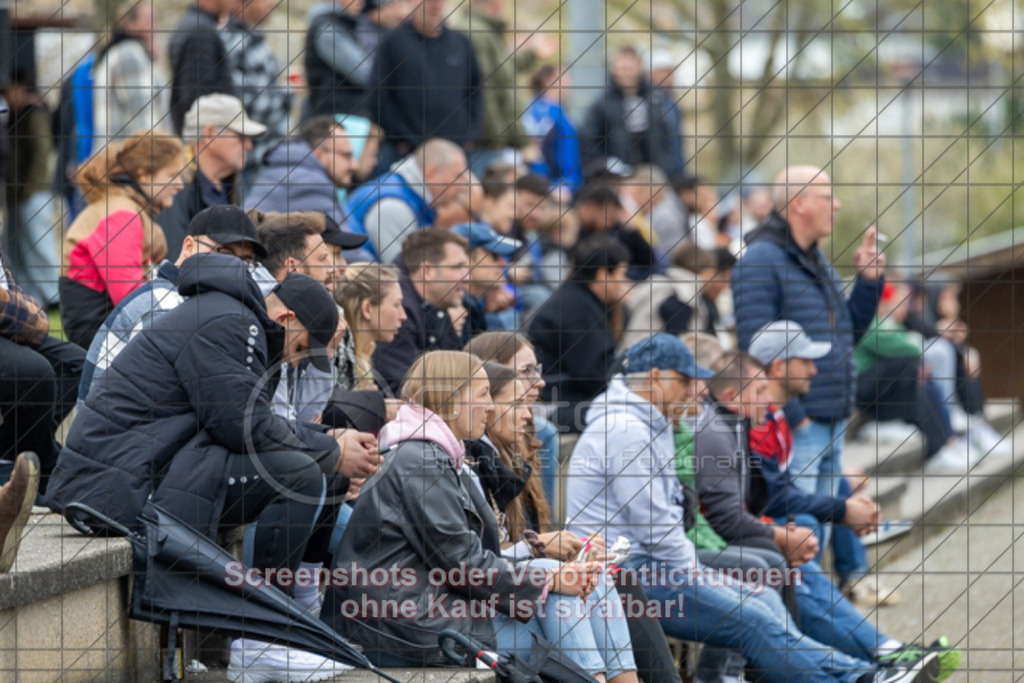 20250413_141508_0416 | #,TSG Salach II (blau) vs. TB Holzheim (weiß/rot), Fussball, Kreisliga B10 - Bezirk Neckar/Fils, 22. Spieltag, Saison 2024/2025, Kunstrasensportplatz, Staufenecker Straße 41, 73084 Salach, 13.04.2025 - 13:00 Uhr,Foto: PhotoPeet-Sportfotografie/Peter Harich