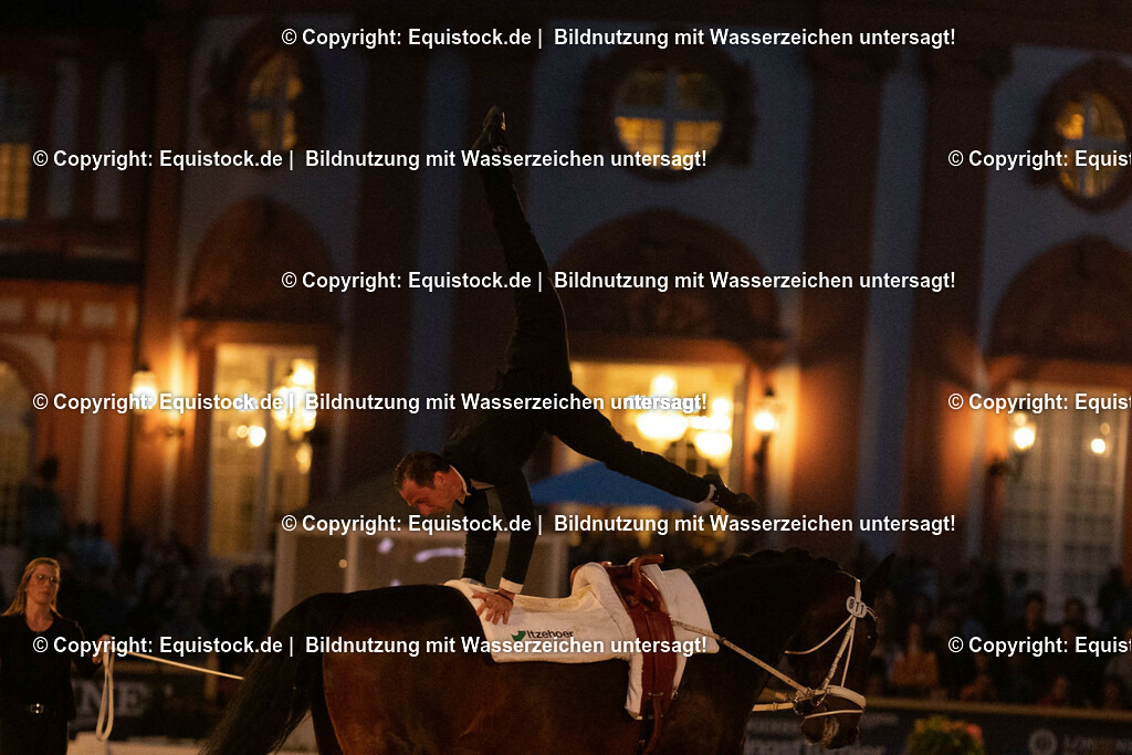 20230527_Voltigieren_NASPA_Flutlicht_0699 | equistock