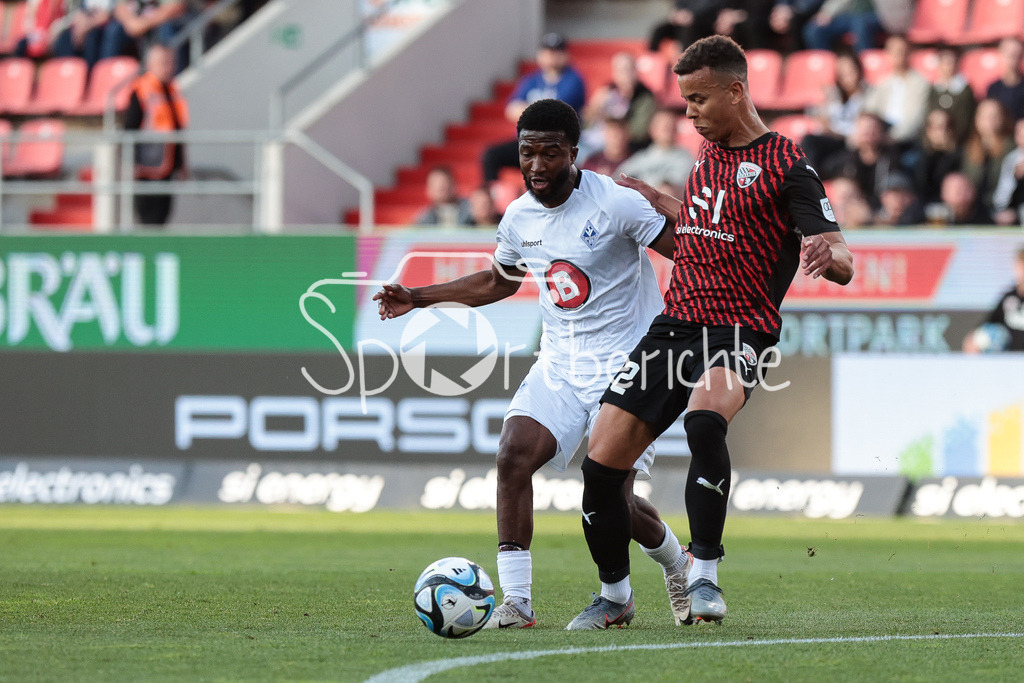 FC Ingolstadt - SV Waldhof Mannheim | im Duell Kelvin ARASE (SVW #36) und Marcel COSTLY (FCI #22) / Zweikampf