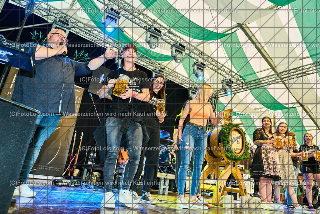 ALP5104_VOLKSFEST_Bieranstich_Starke Maedels_Lengauer Shirin | (C)FotoLois.com, Alois Spandl, BIERANSTICH im Festzelt beim WIESELBURGER VOLKSFEST mit den TSCHECHEN als Vorband und dem Auftritt von Die HIGHLIGHTS, Mi 28. Juni 2023.