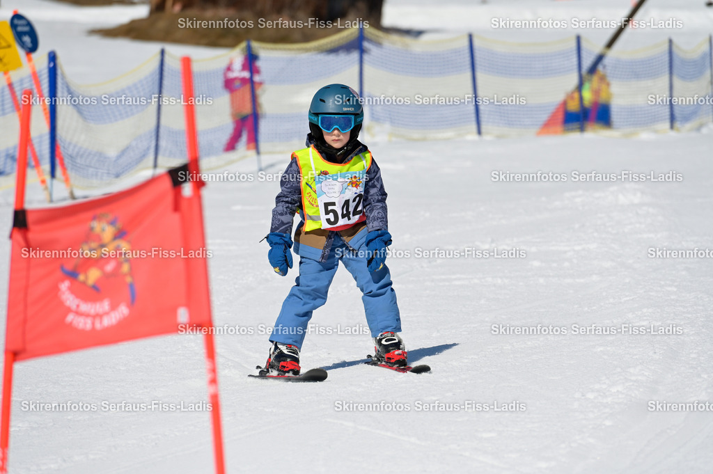 SRF_27.02.2026_530 | Skirennfotos,Serfaus,Fiss,Ladis,Kinderskirennen,Winter,Tirol,Oberland,skirace,SFL,feelfree,weil wir's genießen,ski,Ski,skifahren,Sonnenplateau, - Realisiert mit Pictrs.com