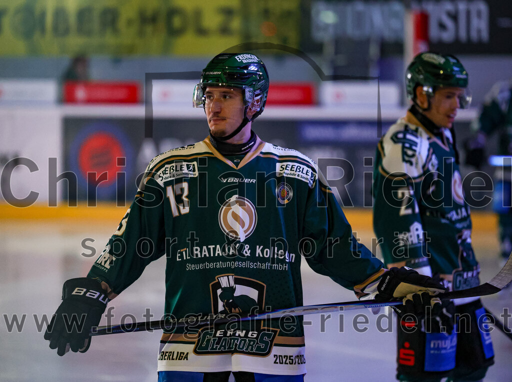 2025-11-02_001_TSV_Erding_gegen_EV_Fuessen | Erding, Deutschland, 02.11.2025:Eishockey, Oberliga Süd 2025 / 2026, 15. Spieltag, TSV Erding gegen EV Füssen, Endergebnis: 2:6Björn Salhi (Erding Gladiators, #13)Foto: Christian Riedel / fotografie-riedel.net