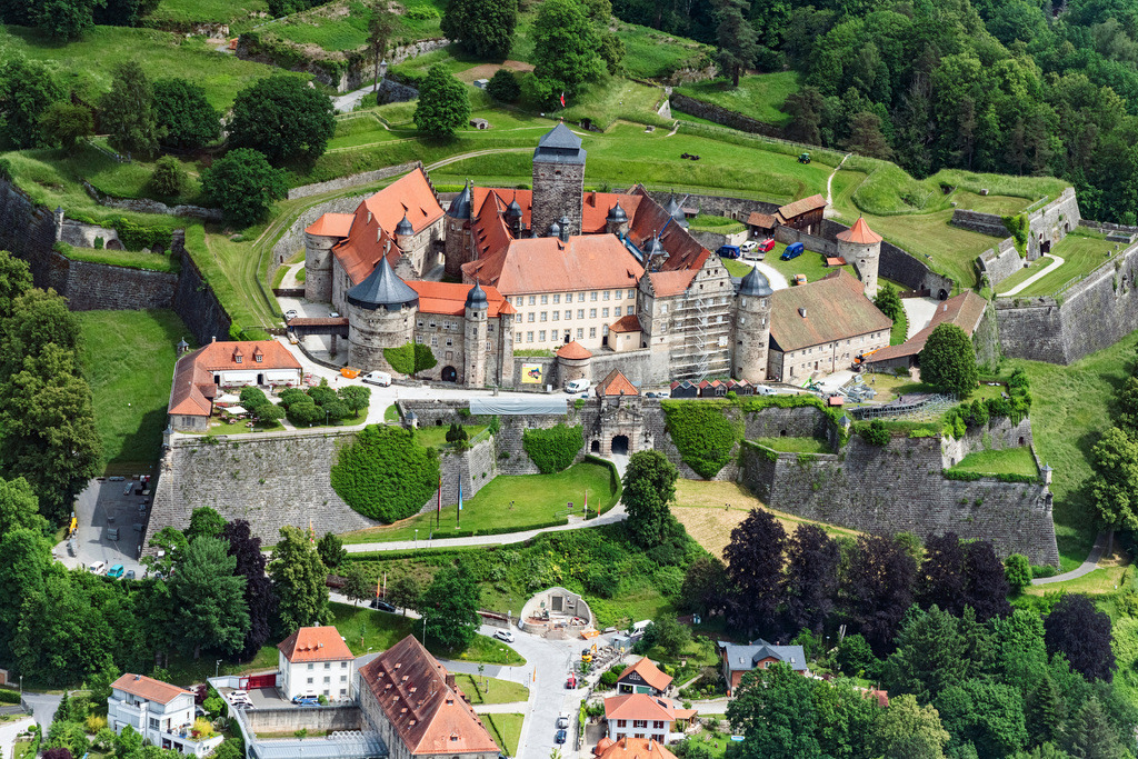 dr__0065535.jpg | KRONACH 15.06.2021 Burganlage der Veste " Festung Rosenberg Kronach " in Kronach im Bundesland Bayern, Deutschland. // Castle of the fortress " Festung Rosenberg Kronach " in Kronach in the state Bavaria, Germany. Foto: Daniel Reiter