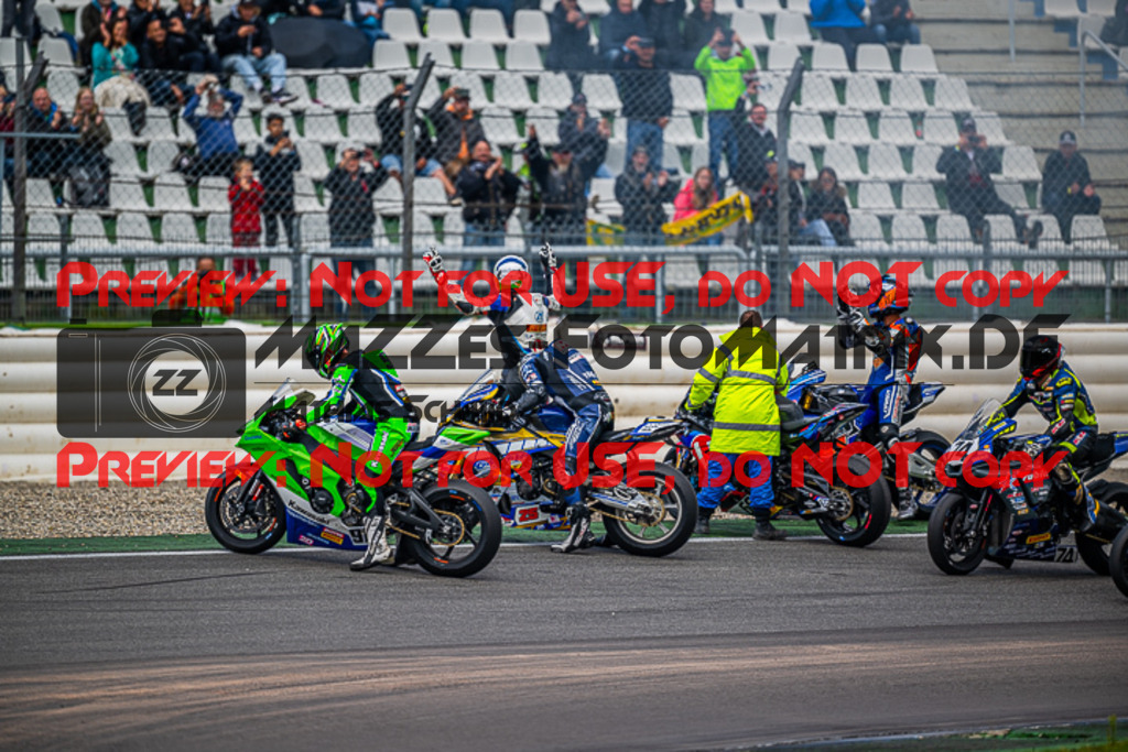 MaZZes_FotoMatrix_220925_9465 | IDM1000