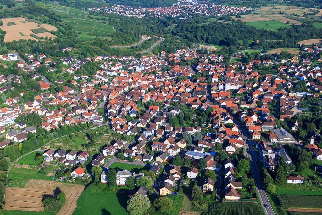 Luftbild: Ortsansicht von Westen im Ortsteil Ellmendingen in Keltern im Bundesland Baden-Württemberg in Deutschland. Foto: IMG_32419.jpg vom 21.08.2010 durch Werner Riehm/FLY-FOTO.de