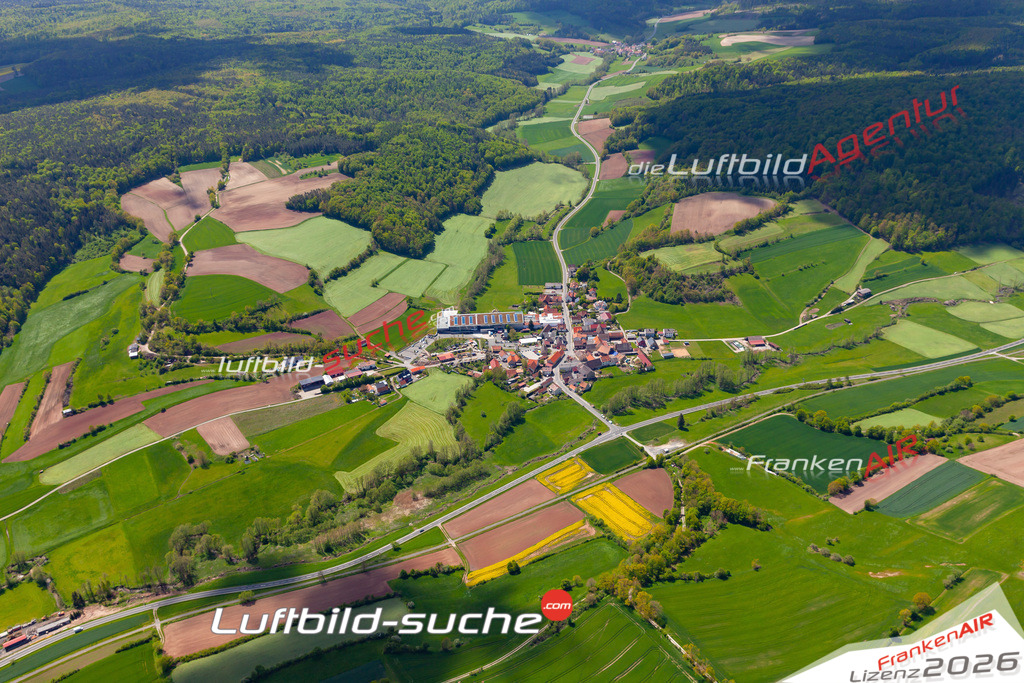 Die Luftbildaufnahme Untersteinach -  wurde 2019 mittels Flugzeug (keine Drohne) erstellt. Perfekte Schärfe und Druck- Ergebnisse- Garantiert!