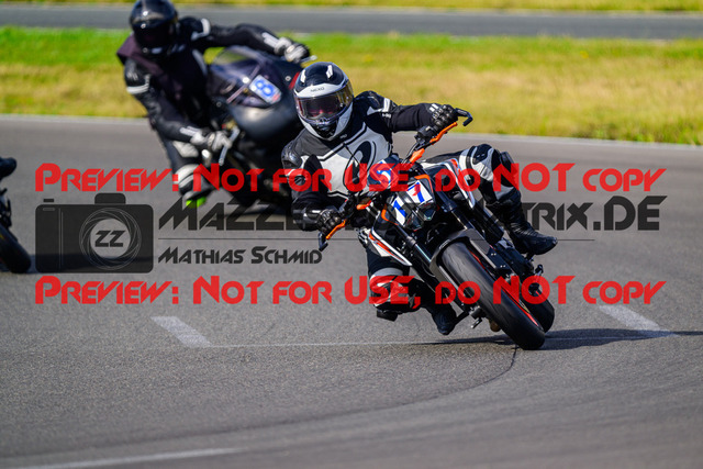 MaZZes_FotoMatrix_240724_6007705_2-488 | BLAU