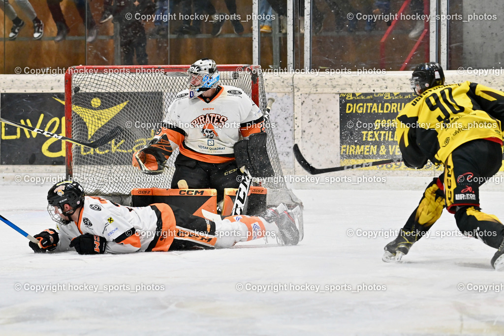 EC Hornets Spittal vs. USC Piraten Velden 18.2.2024 | #76 Holzer Nikolaus USC Velden, #29 Stroi Thomas USC Velden, #90 Ogertschnig Joshua EC Hornets Spittal, EC Hornets Spittal vs. USC Piraten Velden 18.2.2024, EC Hornets Spittal vs. USC Piraten Velden 18.2.2024 am 18.02.2024 in Spittal an der Drau (Eissportzentrum Spittal), Austria, (Photo by Bernd Stefan)