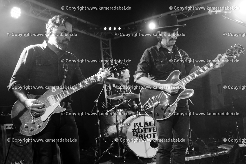 Konzert : Black Bottle Riot am 14.11.2025 im Rare Guitar in Münster | Konzert : Black Bottle Riot am 14.11.2025 im Rare Guitar in Münster - Realisiert mit Pictrs.com