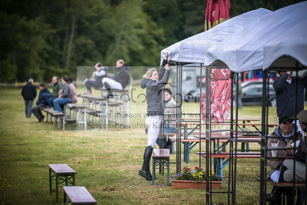 DOS_3521 | Entdecke hochwertige Reitturnierfotos von Foto Oger. Professionell, emotional und authentisch – jetzt Lieblingsmomente im Shop bestellen.Deutschlandweite Turnierfotografie. - Realisiert mit Pictrs.com