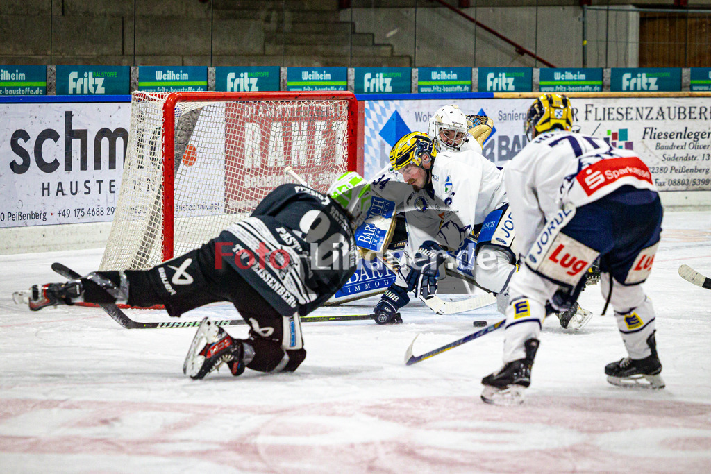 TSV Peißenberg MINERS gegen ESC Riverrats Geretsried | Eishockey Bayernliga Herren Vorrunde 2024/25, TSV Peißenberg MINERS gegen ESC Riverrats Geretsried, 20241122,Torchance Lynnden PASTACHAK (MINERS 96),2024-11-22 in Peißenberg (Eisstadion Peißenberg)Lynnden PASTACHAK (MINERS 96)Copyright: WolfgangxLindner