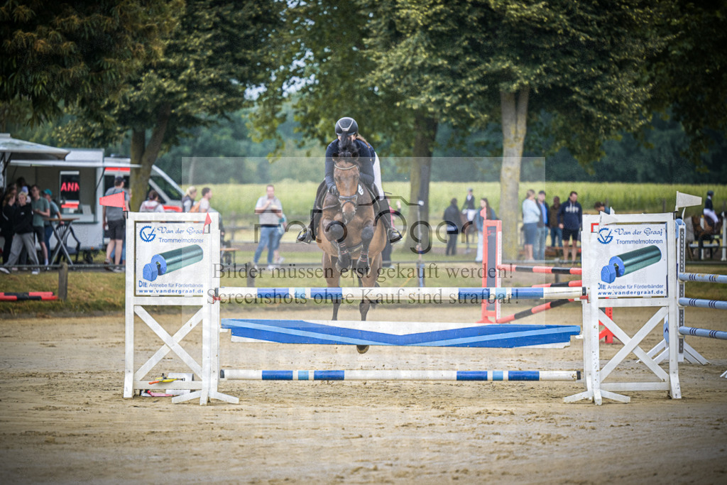 DOS_1521 | Entdecke hochwertige Reitturnierfotos von Foto Oger. Professionell, emotional und authentisch – jetzt Lieblingsmomente im Shop bestellen.Deutschlandweite Turnierfotografie. - Realisiert mit Pictrs.com